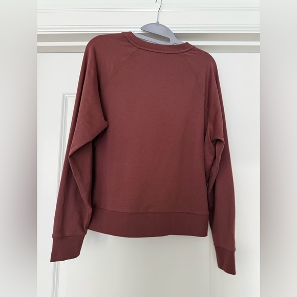 Vuori Long-Sleeve Halo Crew Pullover - Picture 6 of 7